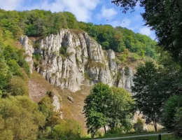 Odkryj Góry Świętokrzyskie z klasą – pomysły na wyjazd